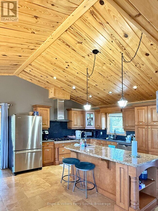Photo du bâtiment - 76 Long Lake Estates Rd