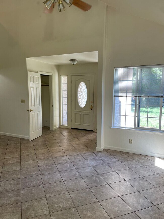 Foto del edificio - 5bd 3ba