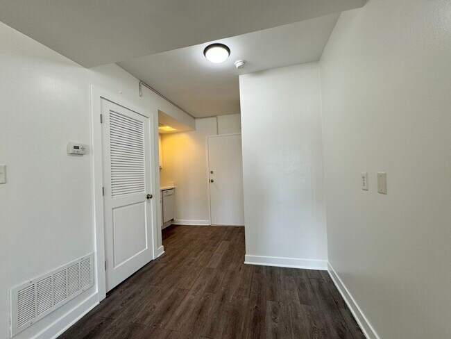 Foto del edificio - 4524 Broadway St