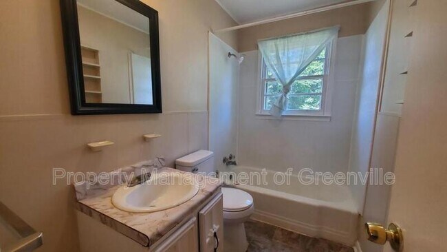 Building Photo - 26 Brownwood Dr