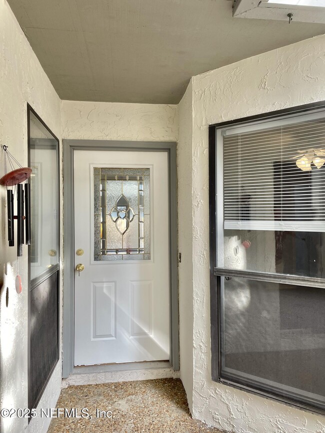 Building Photo - 1185 W Romaine Cir