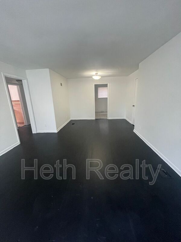 Building Photo - 1806 Van Wert Ave