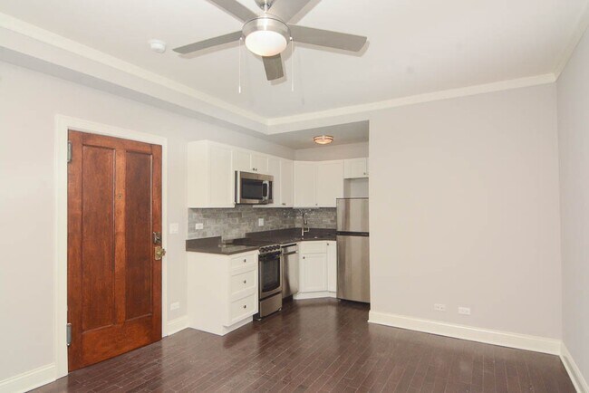 Building Photo - 648 W Wrightwood Ave