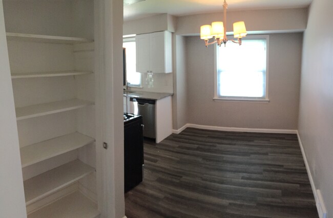 Building Photo - Beautiful 3-Bedroom Ranch available for im...