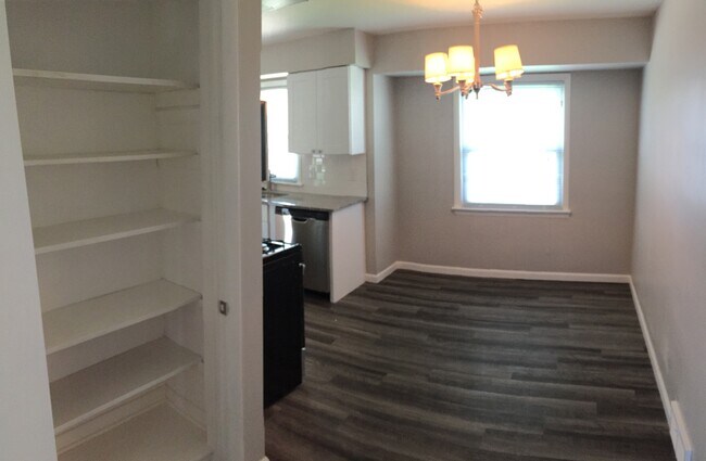 Foto del edificio - Beautiful 3-Bedroom Ranch available for im...