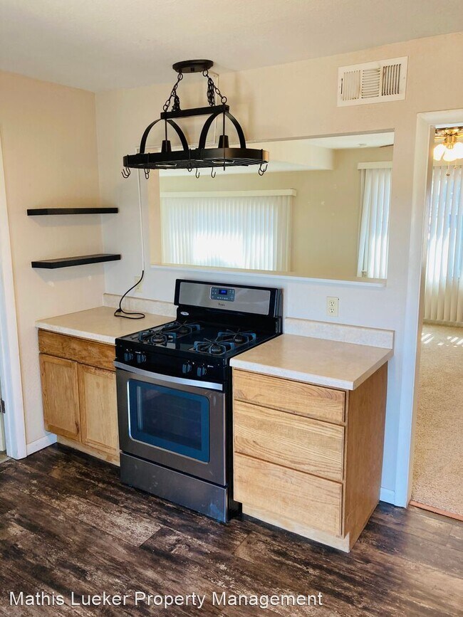 Foto del edificio - 3 br, 1 bath House - 1036 W. 9th