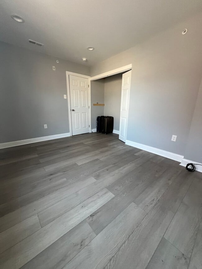 Foto del edificio - 5239 Jefferson St