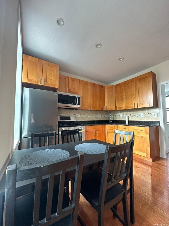 Foto del edificio - 36-32 34th St
