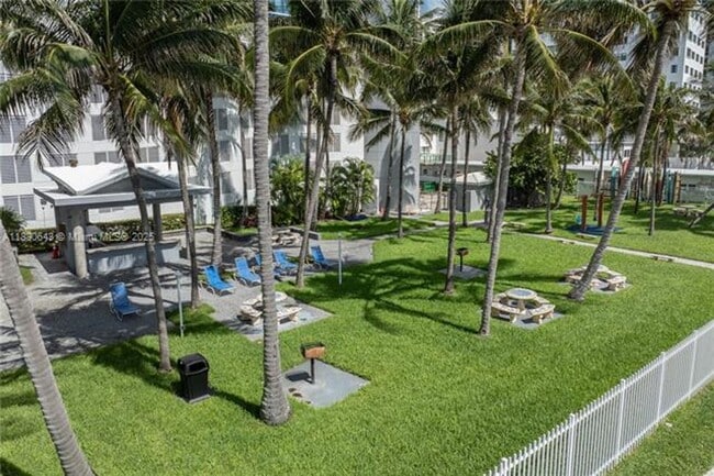 Foto del edificio - 6301 Collins Ave