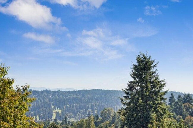 Foto del edificio - 3 bedroom in Lake Forest Park WA 98155