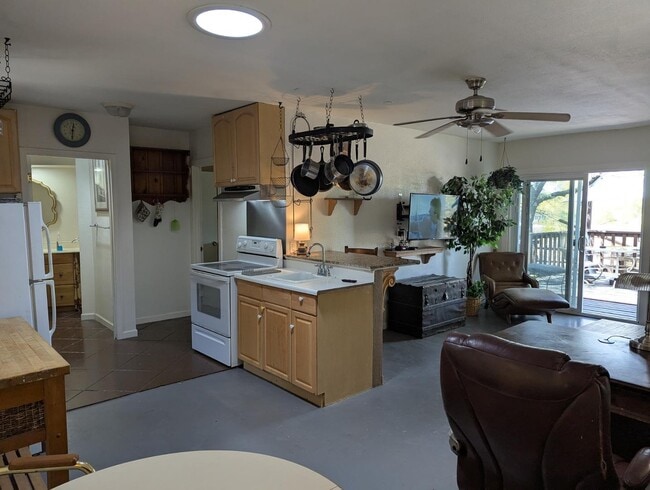 Building Photo - 4827 Mustang Cir