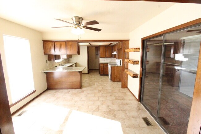 Foto del edificio - 1136 W Johnathan Way