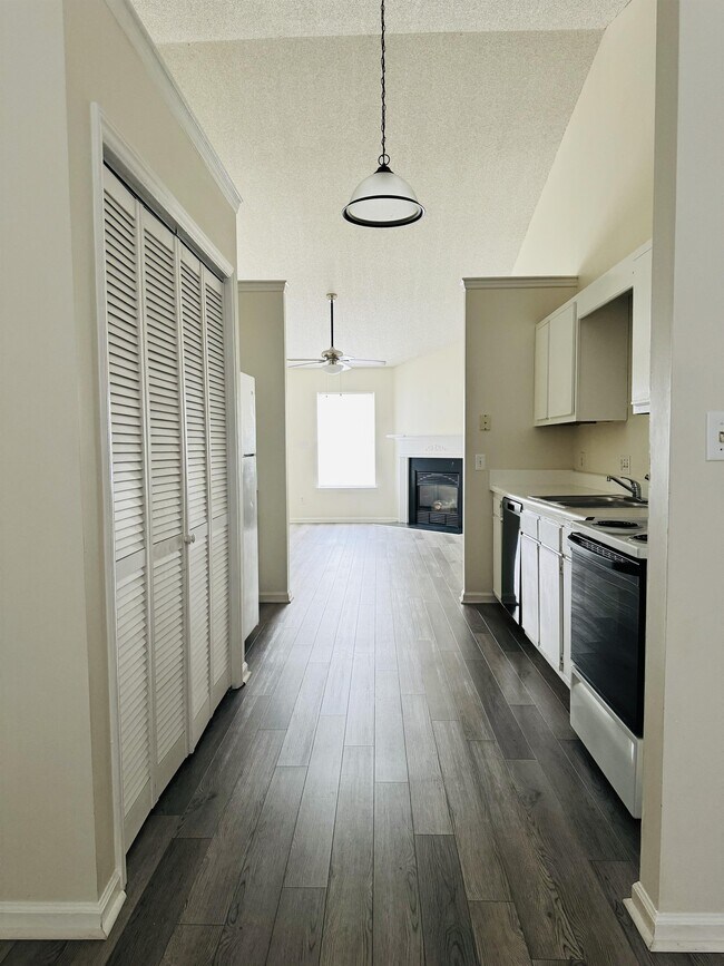 Foto del edificio - 2607 Bluff View Dr