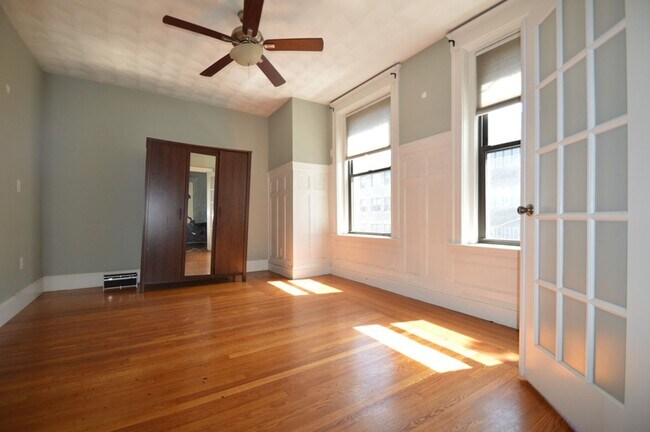 Building Photo - Brookline Coolidge Corner Brownstone