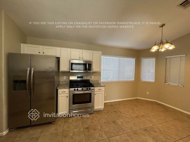 Foto del edificio - 16223 W Jefferson St