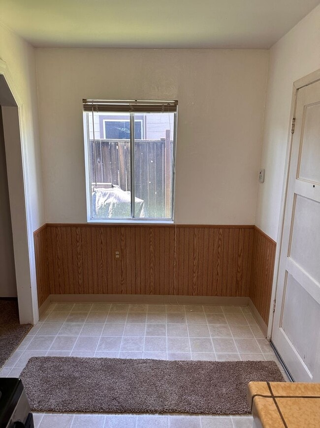 Building Photo - East Sacramento 1 Bed House on Large Lot