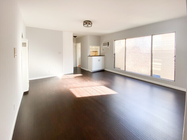 Foto del edificio - 920 N Orange Grove Ave