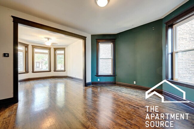 Building Photo - 2330 N Hamlin Ave