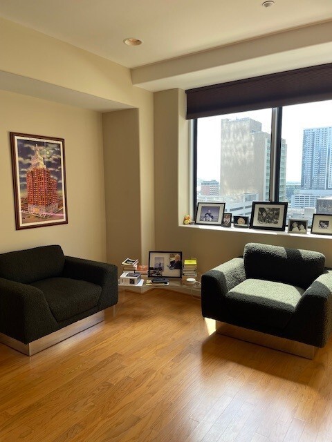 Building Photo - 914 Main St Building Photo - 914 Main St