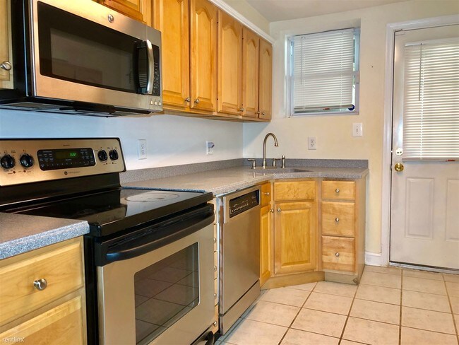 Building Photo - 2 br, 1 bath House - 712 S Rose St
