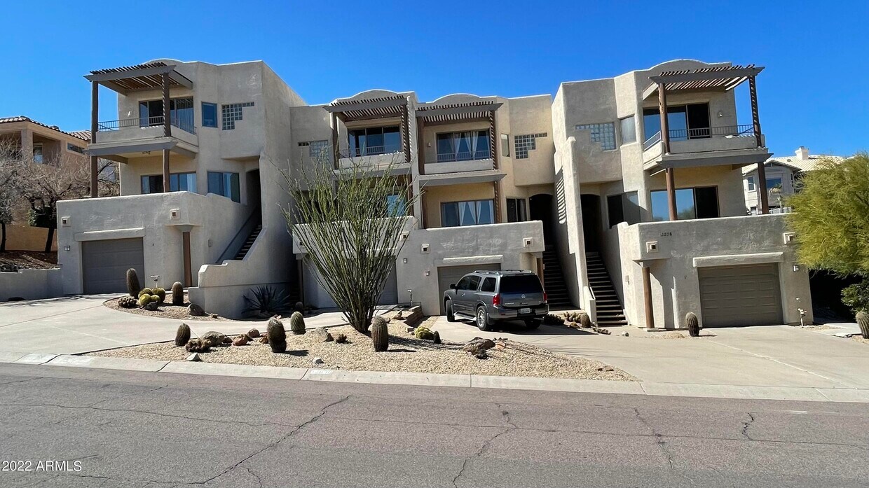 Primary Photo - 12836 Mountainside Dr