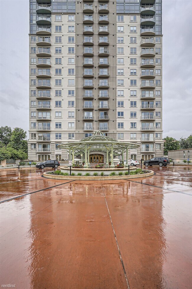 Foto del edificio - 2 br, 2 bath Condo - 400 East 3rd Avenue 405