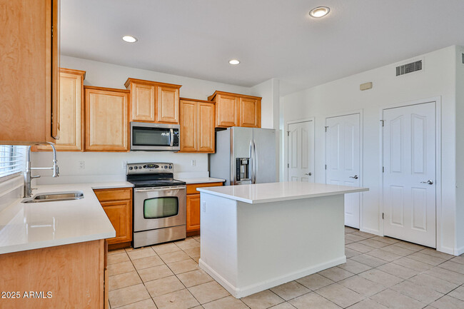 Foto del edificio - 2237 N 135th Dr