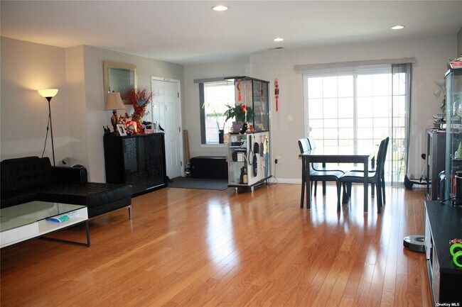 Foto del edificio - 12204 Powell Cove Blvd