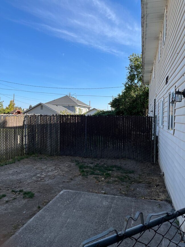 Building Photo - (894) 5th Ave Tri-Plex - 2 Bedroom / 1.5 B...