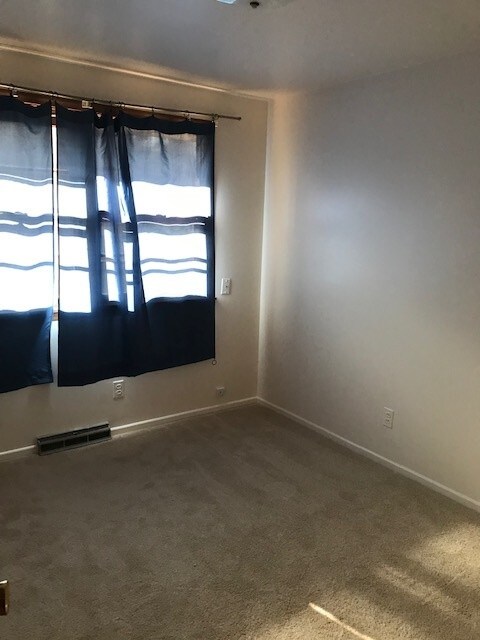 Building Photo - 808-810 Apple Ct