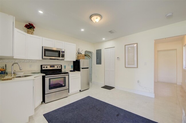 Foto del edificio - 742 NW 70th St