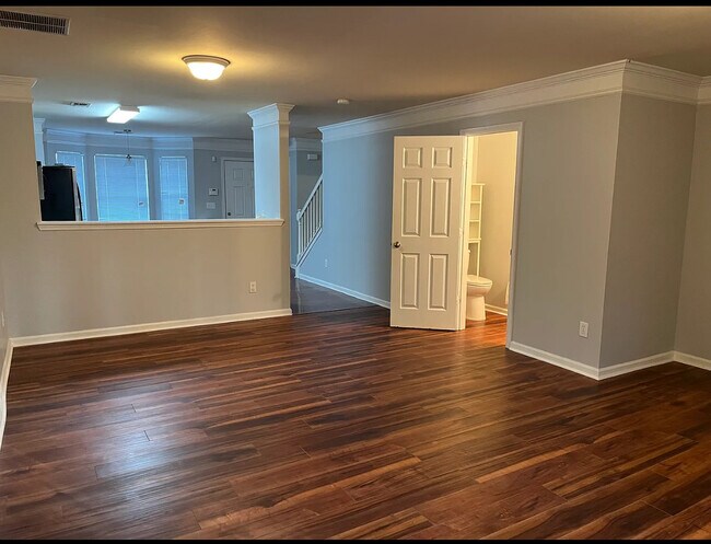 Foto del edificio - 769 Crestwell Cir SW