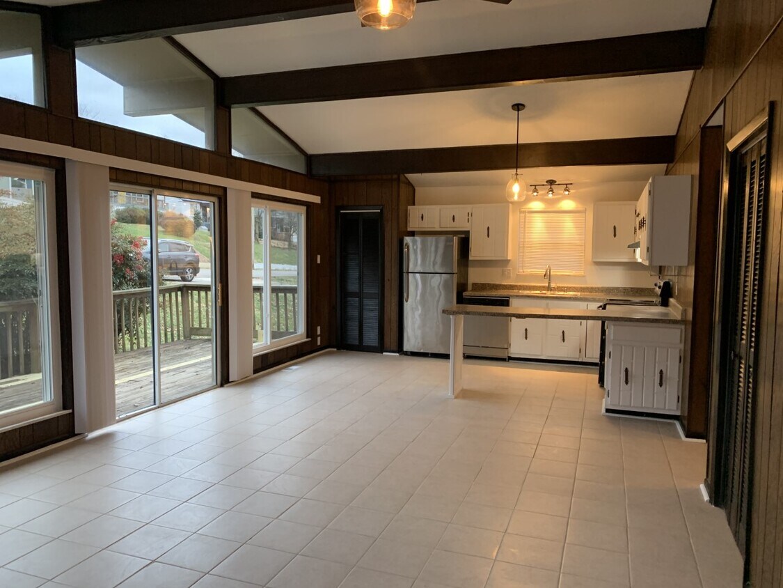 Welcome Home! - 519 E Churchwell Ave