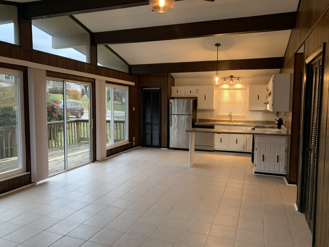 Welcome Home! - 519 E Churchwell Ave