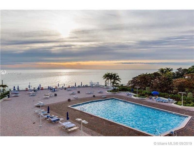 Foto del edificio - 3180 S Ocean Dr