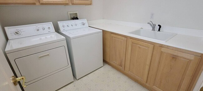 Building Photo - Summerlin