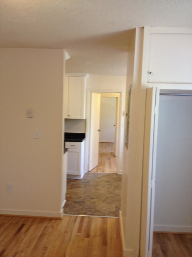 Building Photo - 733-724 Progress St NE