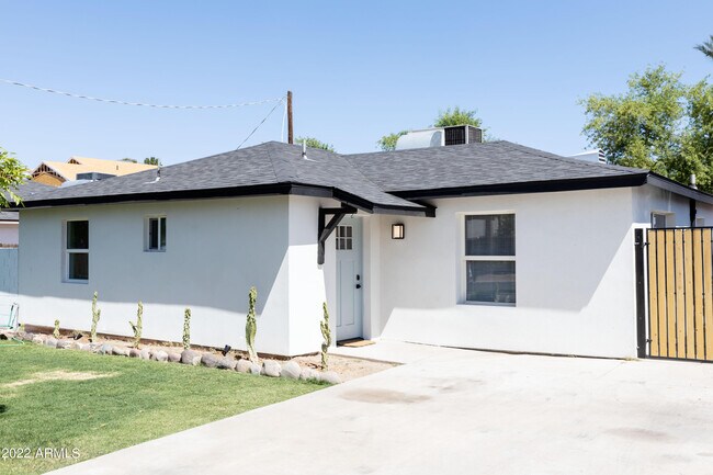 Building Photo - 2726 E Virginia Ave