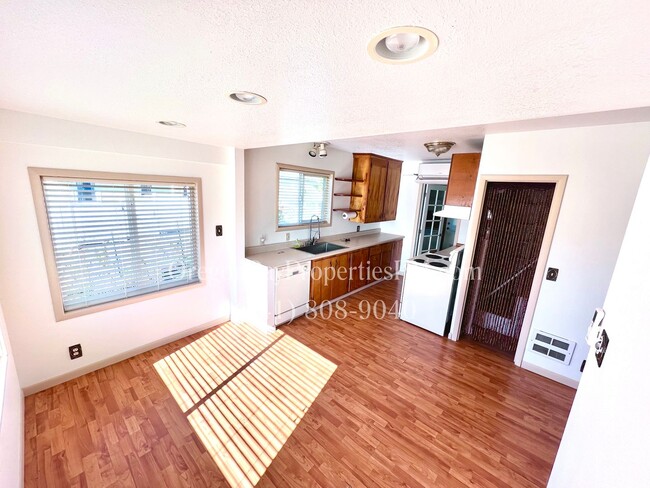 Foto del edificio - 3bdrm/2ba Pet Friendly Home - E 2nd St, Co...