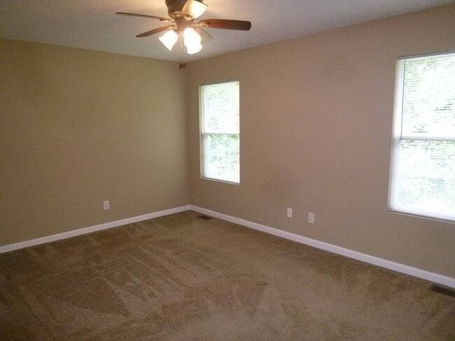 Building Photo - Spacious East Side 4 Bed 2 Bath Home, 2-Car Garage, Total Electric, Pets Welcome!