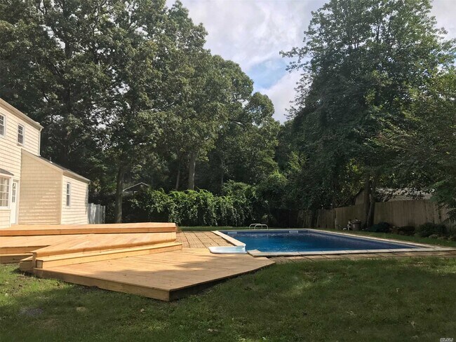 Foto del edificio - 20 Fairway Dr