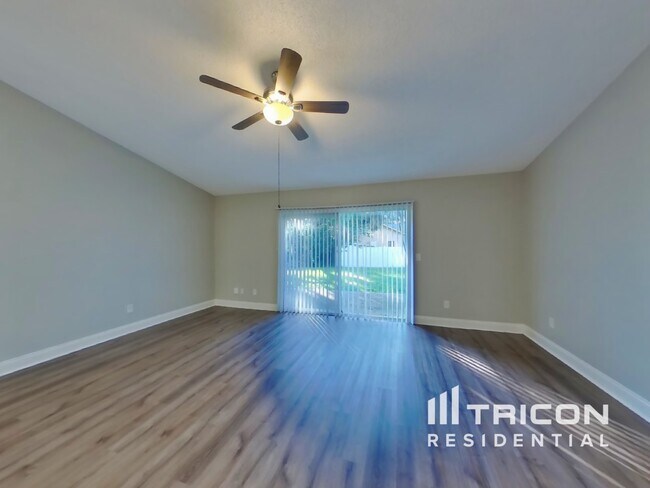 Foto del edificio - 7049 Sawmill Cir