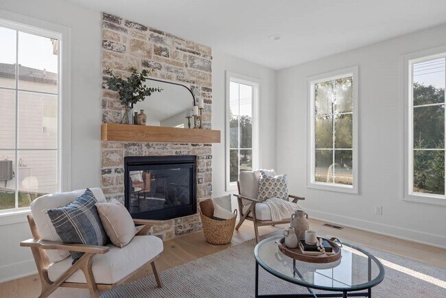Building Photo - 16898 Madison Cir