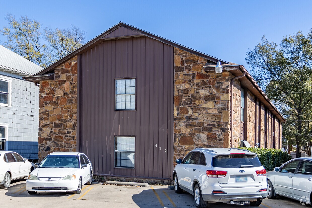 Primary Photo - 424 S Wyandotte Ave