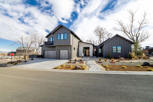 Building Photo - Beautiful Fully Furnished Custom Home in Rancharrah