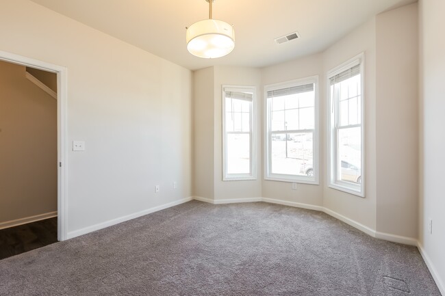 Building Photo - 352 White Peach Wy