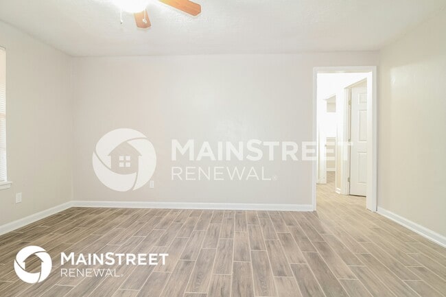 Building Photo - 5009 S Briarwood Dr