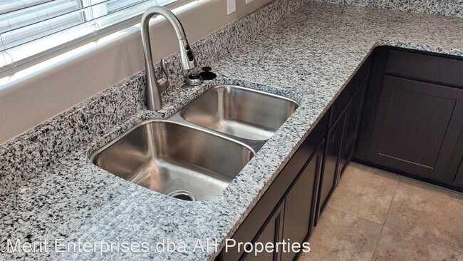 Foto del edificio - 4 br, 2 bath House - 18895 W MADISON ST