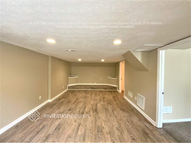 Building Photo - 222 Autumn Lake Way