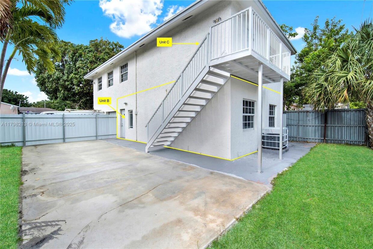Foto principal - 10410 NW 28th Ave